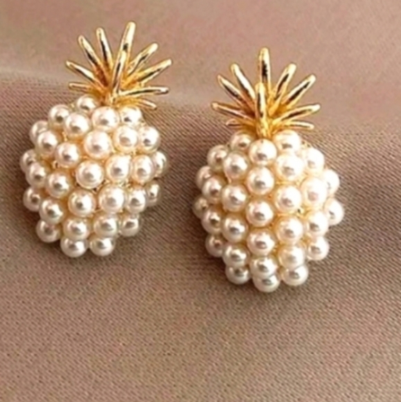 Pineapple shape earrings pearl like gold tone post - Picture 1 of 5
